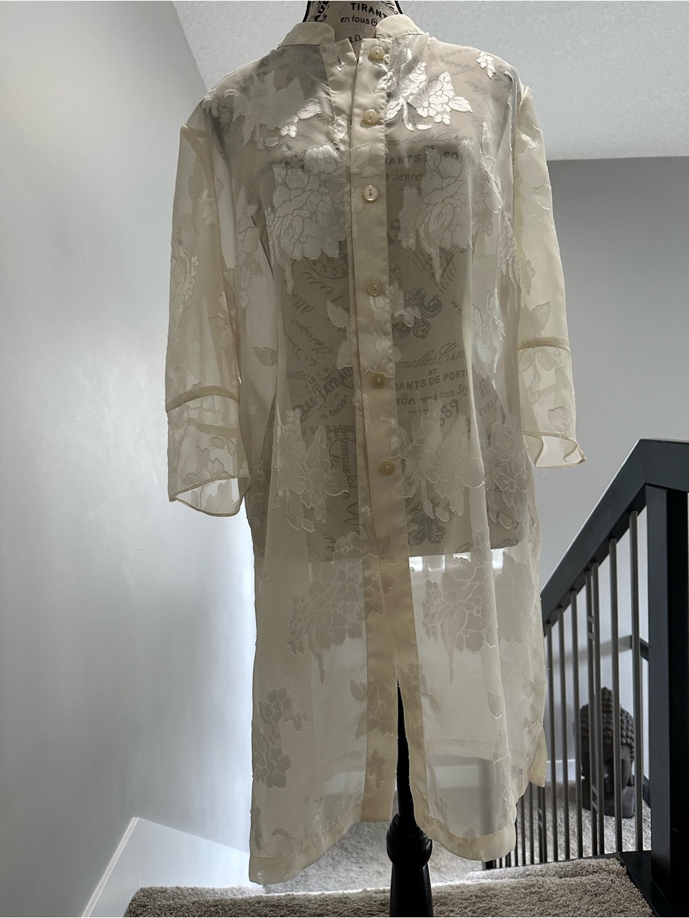 Traditional Ivory Floral Lace Mandarin Collar Duster – Size 10